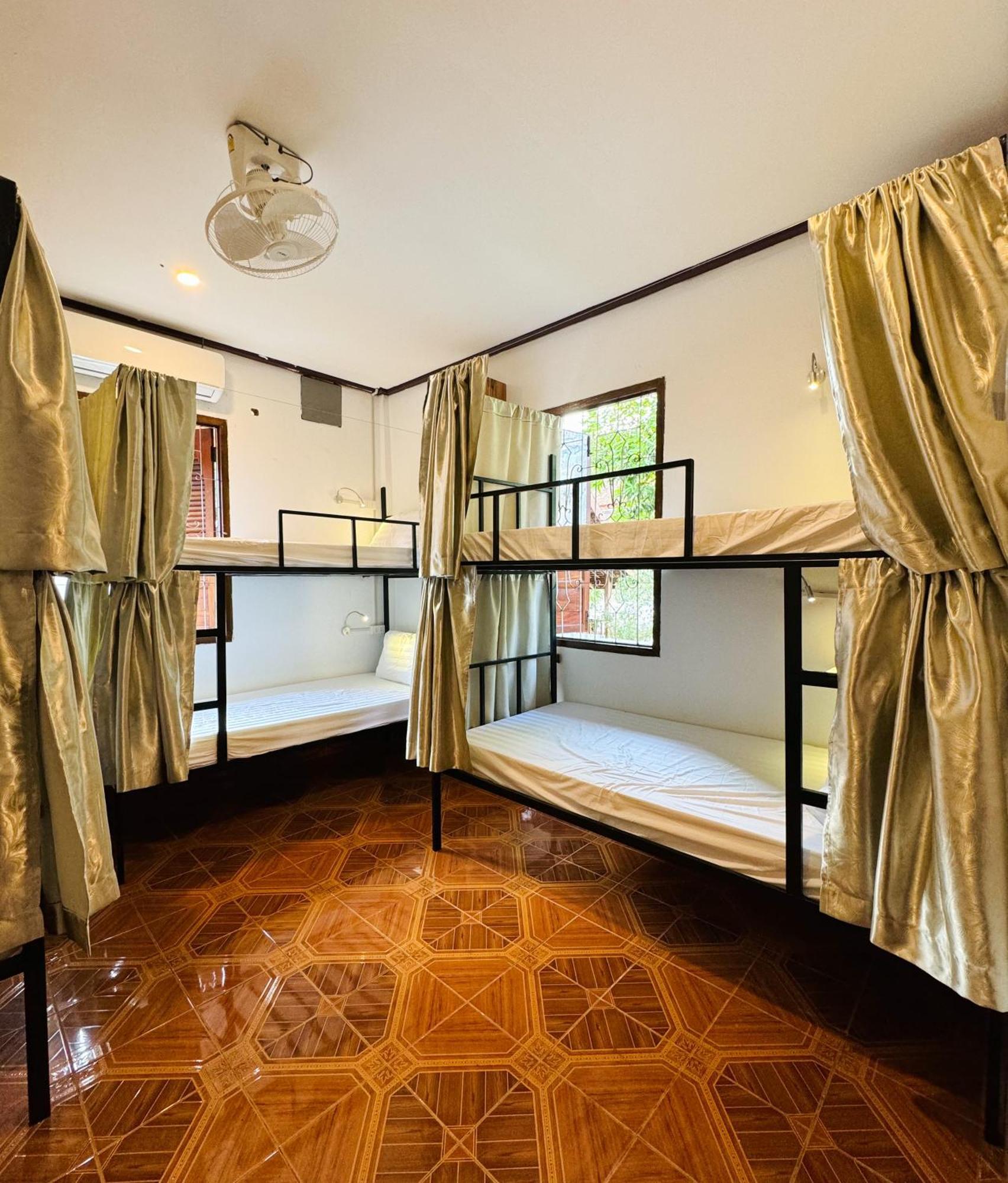 Sabai Sabai Backpackers Hostel 루앙프라방 외부 사진