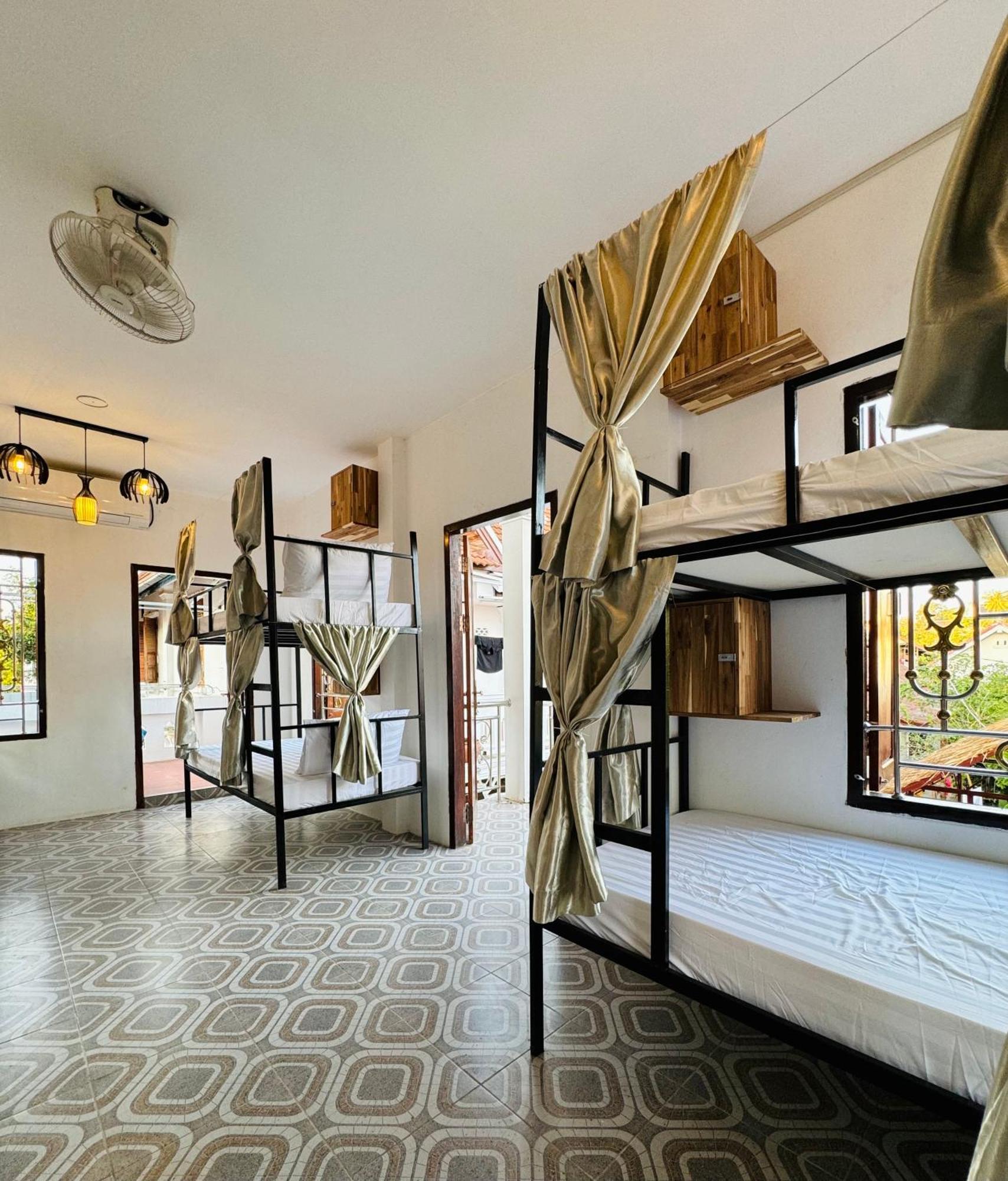 Sabai Sabai Backpackers Hostel 루앙프라방 외부 사진